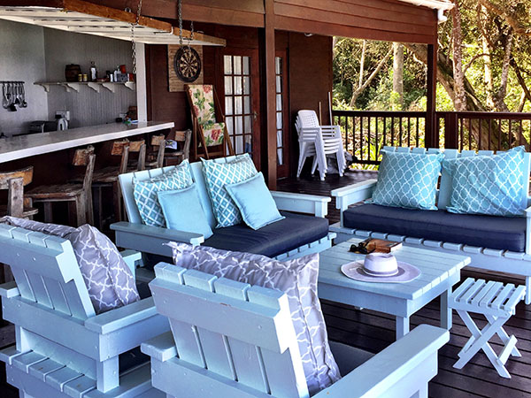 09 Outside deck facing inward to kintchen WEB